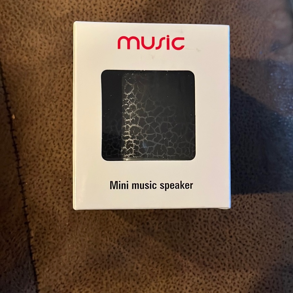 Mini Bluetooth Wireless Speaker - Memory Card Slot/Pen Drive/Mic/Fm Radio